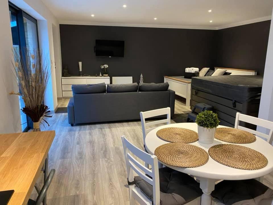 Le Clos De La Madelaine Montreuil  Eksteriør bilde